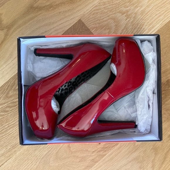 GUESS women size 8 shiny red patent leather chunky platform pump heel - Picture 6 of 9
